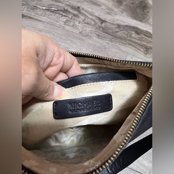 Michael Kors Black Leather Shoulder Bag - Picture 5 of 9